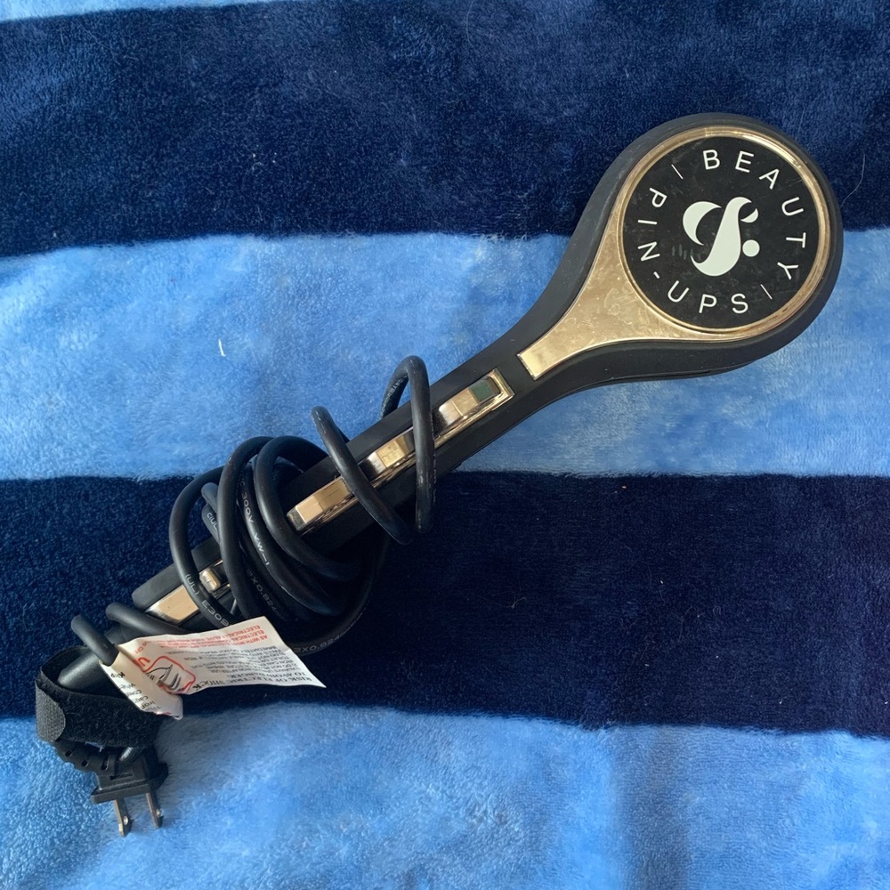 Beauty & Pin Ups Hair Straightener